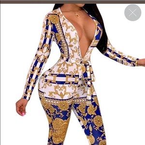 2 piece romper comes with the belt